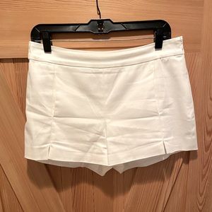 Ramy Brook Shorts in Ivory. Size 6.